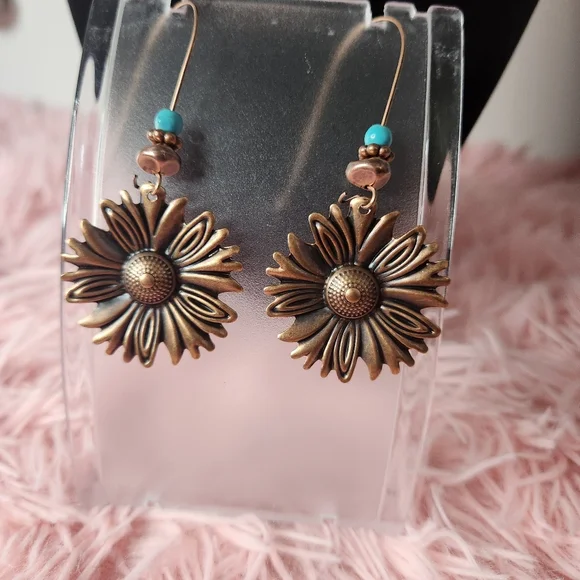 NwOT! Copper Tone Sunflower Pendant Necklace and Earrings Set (P21) - Picture 5 of 6